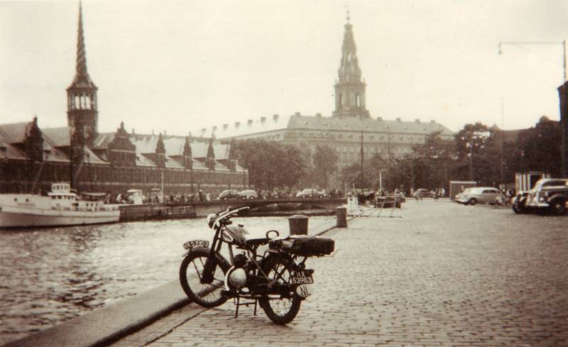 04_Hulsmann_van_Hr_v_d_Kooij_in_Kopenhagen_1952.jpg